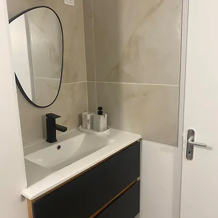 Apartment Le Cocon - Proche Gare Avec Jardinet - 2 Adultes Et 1 Bebe Bois-le-Roi (Seine-et-Marne)